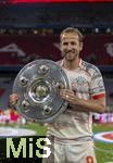 10.05.2025, Fussball 1. Bundesliga 2024/2025, 33. Spieltag,  FC Bayern Mnchen - Borussia Mnchengladbach, in der Allianz-Arena Mnchen. Meisterfeier, Harry Kane (FC Bayern Mnchen) mit Meisterschale

