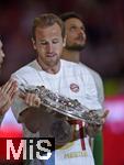 10.05.2025, Fussball 1. Bundesliga 2024/2025, 33. Spieltag,  FC Bayern Mnchen - Borussia Mnchengladbach, in der Allianz-Arena Mnchen. Harry Kane (FC Bayern Mnchen) mit der Schale.

