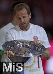 10.05.2025, Fussball 1. Bundesliga 2024/2025, 33. Spieltag,  FC Bayern Mnchen - Borussia Mnchengladbach, in der Allianz-Arena Mnchen. Harry Kane (FC Bayern Mnchen) mit der Schale.

