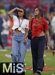10.05.2025, Fussball 1. Bundesliga 2024/2025, 33. Spieltag,  FC Bayern Mnchen - Borussia Mnchengladbach, in der Allianz-Arena Mnchen. Carla Higgs die Frau von Trainer Vincent Kompany (FC Bayern Mnchen) 

