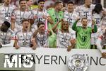 10.05.2025, Fussball 1. Bundesliga 2024/2025, 33. Spieltag,  FC Bayern Mnchen - Borussia Mnchengladbach, in der Allianz-Arena Mnchen. Der FC Bayern Mnchen feiert seine 34.Meisterschaft nach dem Spiel. Joshua Kimmich (FC Bayern Mnchen), Thomas Mller (FC Bayern Mnchen), Sacha Boey (FC Bayern Mnchen), Torwart Manuel Neuer (FC Bayern Mnchen), Gabriel Vidovic (FC Bayern Mnchen) 