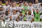 10.05.2025, Fussball 1. Bundesliga 2024/2025, 33. Spieltag,  FC Bayern Mnchen - Borussia Mnchengladbach, in der Allianz-Arena Mnchen. Der FC Bayern Mnchen feiert seine 34.Meisterschaft nach dem Spiel. Joshua Kimmich (FC Bayern Mnchen), Thomas Mller (FC Bayern Mnchen), Sacha Boey (FC Bayern Mnchen), Torwart Manuel Neuer (FC Bayern Mnchen), Gabriel Vidovic (FC Bayern Mnchen) Raphael Guerreiro (FC Bayern Mnchen),Alphonso Davies (FC Bayern Mnchen), 