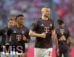 10.05.2025, Fussball 1. Bundesliga 2024/2025, 33. Spieltag,  FC Bayern Mnchen - Borussia Mnchengladbach, in der Allianz-Arena Mnchen. v.l. Josip Stanisic (Bayern Mnchen), Kingsley Coman (FC Bayern Mnchen) und Eric Dier (FC Bayern Mnchen) 