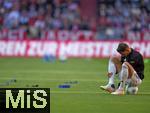 10.05.2025, Fussball 1. Bundesliga 2024/2025, 33. Spieltag,  FC Bayern Mnchen - Borussia Mnchengladbach, in der Allianz-Arena Mnchen. Leon Goretzka (FC Bayern Mnchen) nachdenklich.
