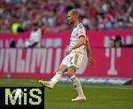 10.05.2025, Fussball 1. Bundesliga 2024/2025, 33. Spieltag,  FC Bayern Mnchen - Borussia Mnchengladbach, in der Allianz-Arena Mnchen. Konrad Laimer (FC Bayern Mnchen) am Ball