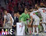 10.05.2025, Fussball 1. Bundesliga 2024/2025, 33. Spieltag,  FC Bayern Mnchen - Borussia Mnchengladbach, in der Allianz-Arena Mnchen. v.l. Thomas Mller (FC Bayern Mnchen), Torwart Manuel Neuer (FC Bayern Mnchen), Josip Stanisic (Bayern Mnchen), Gabriel Vidovic (FC Bayern Mnchen) usw