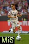 10.05.2025, Fussball 1. Bundesliga 2024/2025, 33. Spieltag,  FC Bayern Mnchen - Borussia Mnchengladbach, in der Allianz-Arena Mnchen. Josip Stanisic (Bayern Mnchen) am Ball.,