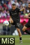 10.05.2025, Fussball 1. Bundesliga 2024/2025, 33. Spieltag,  FC Bayern Mnchen - Borussia Mnchengladbach, in der Allianz-Arena Mnchen. Stefan Lainer (Borussia Mnchengladbach) am Ball.