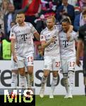 10.05.2025, Fussball 1. Bundesliga 2024/2025, 33. Spieltag,  FC Bayern Mnchen - Borussia Mnchengladbach, in der Allianz-Arena Mnchen. v.l. Eric Dier (FC Bayern Mnchen), Konrad Laimer (FC Bayern Mnchen) und Michael Olise (FC Bayern Mnchen) jubeln.