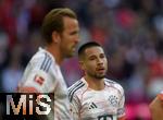 10.05.2025, Fussball 1. Bundesliga 2024/2025, 33. Spieltag,  FC Bayern Mnchen - Borussia Mnchengladbach, in der Allianz-Arena Mnchen. v.l. Harry Kane (FC Bayern Mnchen) und Raphael Guerreiro (FC Bayern Mnchen) 