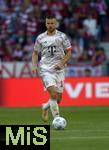 10.05.2025, Fussball 1. Bundesliga 2024/2025, 33. Spieltag,  FC Bayern Mnchen - Borussia Mnchengladbach, in der Allianz-Arena Mnchen. Eric Dier (FC Bayern Mnchen) am Ball.