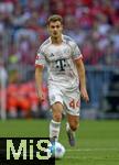 10.05.2025, Fussball 1. Bundesliga 2024/2025, 33. Spieltag,  FC Bayern Mnchen - Borussia Mnchengladbach, in der Allianz-Arena Mnchen. Josip Stanisic (Bayern Mnchen) am Ball.