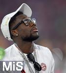 10.05.2025, Fussball 1. Bundesliga 2024/2025, 33. Spieltag,  FC Bayern Mnchen - Borussia Mnchengladbach, in der Allianz-Arena Mnchen. Alphonso Davies (FC Bayern Mnchen) mit Capi und Sonnenbrille.