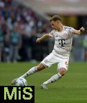 10.05.2025, Fussball 1. Bundesliga 2024/2025, 33. Spieltag,  FC Bayern Mnchen - Borussia Mnchengladbach, in der Allianz-Arena Mnchen. Joshua Kimmich (FC Bayern Mnchen) am Ball,