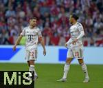 10.05.2025, Fussball 1. Bundesliga 2024/2025, 33. Spieltag,  FC Bayern Mnchen - Borussia Mnchengladbach, in der Allianz-Arena Mnchen. v.l. Raphael Guerreiro (FC Bayern Mnchen) und Leroy Sane (Bayern Mnchen) im Gesprch.