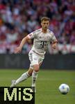 10.05.2025, Fussball 1. Bundesliga 2024/2025, 33. Spieltag,  FC Bayern Mnchen - Borussia Mnchengladbach, in der Allianz-Arena Mnchen. Joshua Kimmich (FC Bayern Mnchen) am Ball,