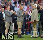 10.05.2025, Fussball 1. Bundesliga 2024/2025, 33. Spieltag,  FC Bayern Mnchen - Borussia Mnchengladbach, in der Allianz-Arena Mnchen. Sportvorstand Max Eberl (Bayern Mnchen) , Geschftsfhrer Michael Diederich (FC Bayern Mnchen) und Vorstandsvorsitzender Jan-Christian Dreesen (FC Bayern Mnchen) in feschen Lederhosen.