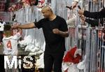 10.05.2025, Fussball 1. Bundesliga 2024/2025, 33. Spieltag,  FC Bayern Mnchen - Borussia Mnchengladbach, in der Allianz-Arena Mnchen. Trainer Vincent Kompany (FC Bayern Mnchen) mit seinem Sohn