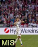 10.05.2025, Fussball 1. Bundesliga 2024/2025, 33. Spieltag,  FC Bayern Mnchen - Borussia Mnchengladbach, in der Allianz-Arena Mnchen. Der Moment der Auswechslung von Thomas Mller (FC Bayern Mnchen), ein letztes Winken und Handkuss als Abschiedsgru an die Fans auf den Tribnen.