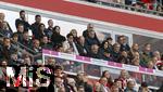 10.05.2025, Fussball 1. Bundesliga 2024/2025, 33. Spieltag,  FC Bayern Mnchen - Borussia Mnchengladbach, in der Allianz-Arena Mnchen.  Ehrentribne mit den Eltern von Thomas Mller, Mama Klaudia Mller und rechts neben ihr Vater Gerhard Mller. Hermann Gerland, Dieter Hoeness, Ehren-Prsident Uli Hoene (FC Bayern Mnchen, Hoeness), Ex-Vorstandsvorsitzender Karl-Heinz Rummenigge (FC Bayern Mnchen), Karl Hopfner,   