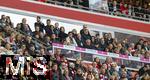 10.05.2025, Fussball 1. Bundesliga 2024/2025, 33. Spieltag,  FC Bayern Mnchen - Borussia Mnchengladbach, in der Allianz-Arena Mnchen.  Ehrentribne mit den Eltern von Thomas Mller, Mama Klaudia Mller und rechts neben ihr Vater Gerhard Mller. Hermann Gerland, Dieter Hoeness, Ehren-Prsident Uli Hoene (FC Bayern Mnchen, Hoeness), Ex-Vorstandsvorsitzender Karl-Heinz Rummenigge (FC Bayern Mnchen), Karl Hopfner,   