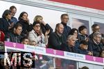 10.05.2025, Fussball 1. Bundesliga 2024/2025, 33. Spieltag,  FC Bayern Mnchen - Borussia Mnchengladbach, in der Allianz-Arena Mnchen.  Ehrentribne mit den Eltern von Thomas Mller, Mama Klaudia Mller und rechts neben ihr Vater Gerhard Mller. Hermann Gerland,  