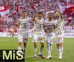 10.05.2025, Fussball 1. Bundesliga 2024/2025, 33. Spieltag,  FC Bayern Mnchen - Borussia Mnchengladbach, in der Allianz-Arena Mnchen. Torjubel, v.li: Josip Stanisic (Bayern Mnchen), Thomas Mller (FC Bayern Mnchen), Michael Olise (FC Bayern Mnchen), Konrad Laimer (FC Bayern Mnchen), 
