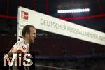 10.05.2025, Fussball 1. Bundesliga 2024/2025, 33. Spieltag,  FC Bayern Mnchen - Borussia Mnchengladbach, in der Allianz-Arena Mnchen. Siegerehrung des Deutschen Meisters, der FC Bayern feiert seine 34. Meisterschaft nach Spielende. Harry Kane (FC Bayern Mnchen) nachdenklich 