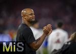 10.05.2025, Fussball 1. Bundesliga 2024/2025, 33. Spieltag,  FC Bayern Mnchen - Borussia Mnchengladbach, in der Allianz-Arena Mnchen. Siegerehrung des Deutschen Meisters, der FC Bayern feiert seine 34. Meisterschaft nach Spielende. Trainer Vincent Kompany (FC Bayern Mnchen) glcklich.
