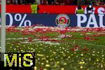 10.05.2025, Fussball 1. Bundesliga 2024/2025, 33. Spieltag,  FC Bayern Mnchen - Borussia Mnchengladbach, in der Allianz-Arena Mnchen. Nach der Siegerehrung des Deutschen Meisters liegen ber den ganzen Platz die Flitter-Konfetti und Papiergirlanden verteilt.