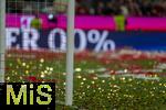10.05.2025, Fussball 1. Bundesliga 2024/2025, 33. Spieltag,  FC Bayern Mnchen - Borussia Mnchengladbach, in der Allianz-Arena Mnchen. Nach der Siegerehrung des Deutschen Meisters liegen ber den ganzen Platz die Flitter-Konfetti und Papiergirlanden verteilt.