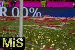 10.05.2025, Fussball 1. Bundesliga 2024/2025, 33. Spieltag,  FC Bayern Mnchen - Borussia Mnchengladbach, in der Allianz-Arena Mnchen. Nach der Siegerehrung des Deutschen Meisters liegen ber den ganzen Platz die Flitter-Konfetti und Papiergirlanden verteilt.