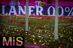 10.05.2025, Fussball 1. Bundesliga 2024/2025, 33. Spieltag,  FC Bayern Mnchen - Borussia Mnchengladbach, in der Allianz-Arena Mnchen. Nach der Siegerehrung des Deutschen Meisters liegen ber den ganzen Platz die Flitter-Konfetti verteilt.