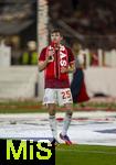 10.05.2025, Fussball 1. Bundesliga 2024/2025, 33. Spieltag,  FC Bayern Mnchen - Borussia Mnchengladbach, in der Allianz-Arena Mnchen. Siegerehrung des Deutschen Meisters, der FC Bayern feiert seine 34. Meisterschaft nach Spielende. Thomas Mller (FC Bayern Mnchen) hlt ganz nass nach einer Bierdusche seine Abschiedsrede.