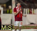 10.05.2025, Fussball 1. Bundesliga 2024/2025, 33. Spieltag,  FC Bayern Mnchen - Borussia Mnchengladbach, in der Allianz-Arena Mnchen. Siegerehrung des Deutschen Meisters, der FC Bayern feiert seine 34. Meisterschaft nach Spielende. Thomas Mller (FC Bayern Mnchen) hlt ganz nass nach einer Bierdusche seine Abschiedsrede.
