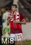 10.05.2025, Fussball 1. Bundesliga 2024/2025, 33. Spieltag,  FC Bayern Mnchen - Borussia Mnchengladbach, in der Allianz-Arena Mnchen. Siegerehrung des Deutschen Meisters, der FC Bayern feiert seine 34. Meisterschaft nach Spielende. Thomas Mller (FC Bayern Mnchen) hlt ganz nass nach einer Bierdusche seine Abschiedsrede. 