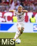 10.05.2025, Fussball 1. Bundesliga 2024/2025, 33. Spieltag,  FC Bayern Mnchen - Borussia Mnchengladbach, in der Allianz-Arena Mnchen. Konrad Laimer (FC Bayern Mnchen) am Ball 