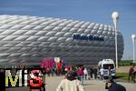 10.05.2025, Fussball 1. Bundesliga 2024/2025, 33. Spieltag,  FC Bayern Mnchen - Borussia Mnchengladbach, in der Allianz-Arena Mnchen. Der FC Bayern Mnchen feiert seine 34.Meisterschaft, die Fans strmen in Massen zum Stadion.