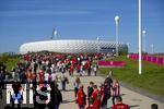 10.05.2025, Fussball 1. Bundesliga 2024/2025, 33. Spieltag,  FC Bayern Mnchen - Borussia Mnchengladbach, in der Allianz-Arena Mnchen. Der FC Bayern Mnchen feiert seine 34.Meisterschaft, die Fans strmen in Massen zum Stadion.  