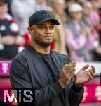 10.05.2025, Fussball 1. Bundesliga 2024/2025, 33. Spieltag,  FC Bayern Mnchen - Borussia Mnchengladbach, in der Allianz-Arena Mnchen. Trainer Vincent Kompany (FC Bayern Mnchen) 