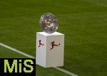 10.05.2025, Fussball 1. Bundesliga 2024/2025, 33. Spieltag,  FC Bayern Mnchen - Borussia Mnchengladbach, in der Allianz-Arena Mnchen.  Die Meisterschale steht auf der Stele auf dem Spielfeld bereit. 