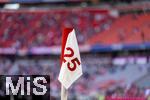 10.05.2025, Fussball 1. Bundesliga 2024/2025, 33. Spieltag,  FC Bayern Mnchen - Borussia Mnchengladbach, in der Allianz-Arena Mnchen.  Rckennummer 25 auf der Eckfahne zu Ehren Thomas Mller (FC Bayern Mnchen) der heute seinen Abschied feiert, 
