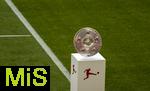 10.05.2025, Fussball 1. Bundesliga 2024/2025, 33. Spieltag,  FC Bayern Mnchen - Borussia Mnchengladbach, in der Allianz-Arena Mnchen.  Die Meisterschale steht auf der Stele auf dem Spielfeld bereit.