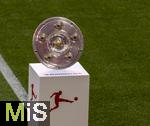 10.05.2025, Fussball 1. Bundesliga 2024/2025, 33. Spieltag,  FC Bayern Mnchen - Borussia Mnchengladbach, in der Allianz-Arena Mnchen.  Die Meisterschale steht auf der Stele auf dem Spielfeld bereit.