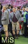 10.05.2025, Fussball 1. Bundesliga 2024/2025, 33. Spieltag,  FC Bayern Mnchen - Borussia Mnchengladbach, in der Allianz-Arena Mnchen. Sportvorstand Max Eberl (Bayern Mnchen) in Tracht gekleidet am Spielfeldrand 