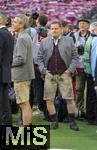 10.05.2025, Fussball 1. Bundesliga 2024/2025, 33. Spieltag,  FC Bayern Mnchen - Borussia Mnchengladbach, in der Allianz-Arena Mnchen. Sportvorstand Max Eberl (Bayern Mnchen) in Tracht gekleidet am Spielfeldrand 