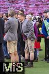 10.05.2025, Fussball 1. Bundesliga 2024/2025, 33. Spieltag,  FC Bayern Mnchen - Borussia Mnchengladbach, in der Allianz-Arena Mnchen. Sportvorstand Max Eberl (Bayern Mnchen) in Tracht gekleidet am Spielfeldrand  