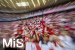 10.05.2025, Fussball 1. Bundesliga 2024/2025, 33. Spieltag,  FC Bayern Mnchen - Borussia Mnchengladbach, in der Allianz-Arena Mnchen. Bayernfans, Zoomeffekt