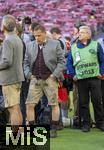 10.05.2025, Fussball 1. Bundesliga 2024/2025, 33. Spieltag,  FC Bayern Mnchen - Borussia Mnchengladbach, in der Allianz-Arena Mnchen. Sportvorstand Max Eberl (Bayern Mnchen) in Tracht gekleidet am Spielfeldrand 