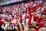 10.05.2025, Fussball 1. Bundesliga 2024/2025, 33. Spieltag,  FC Bayern Mnchen - Borussia Mnchengladbach, in der Allianz-Arena Mnchen. Bayernfans, Zoomeffekt